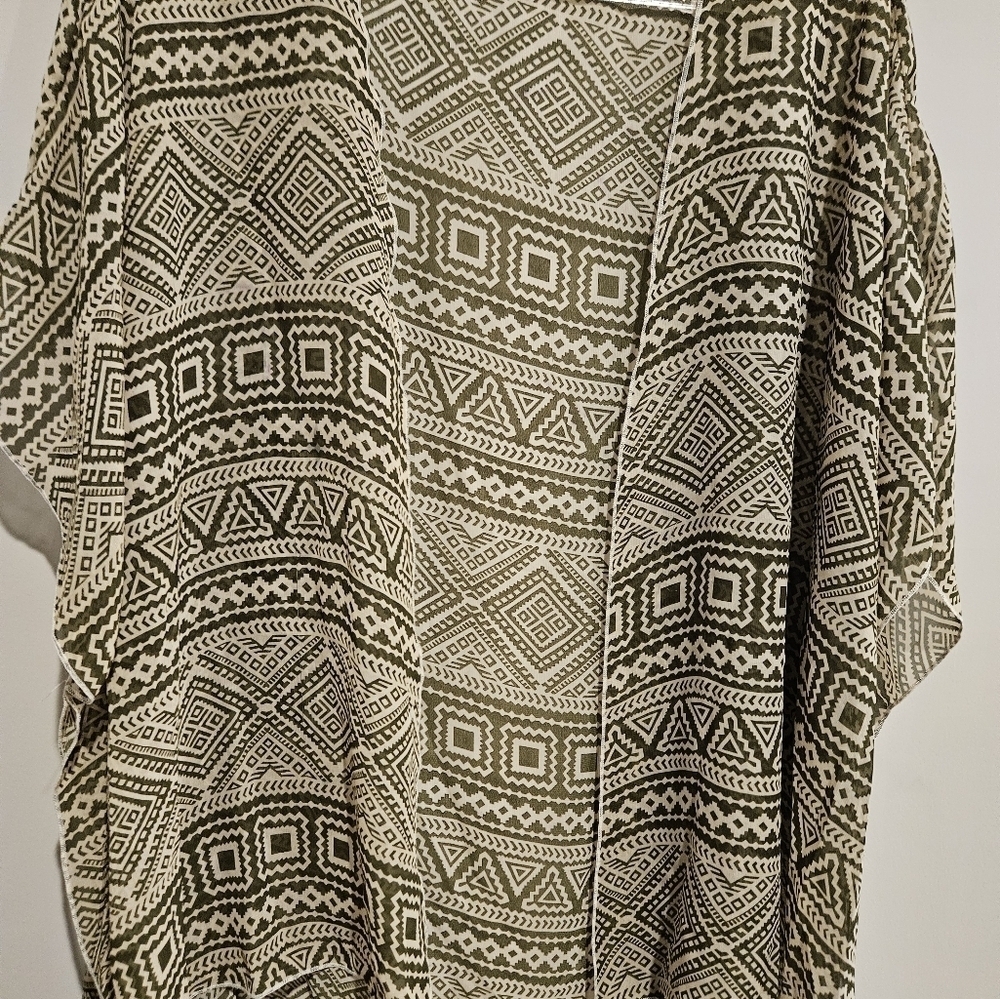 Green Aztec sheer open Front Lightweight Kimono Cover Up NWOT - Picture 3 of 9